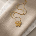 Collar mariposa dorada texturizada - Aurelis & Co.